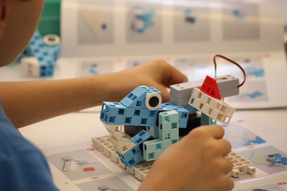 Le robot crocodile inspiré des boîtes à musique